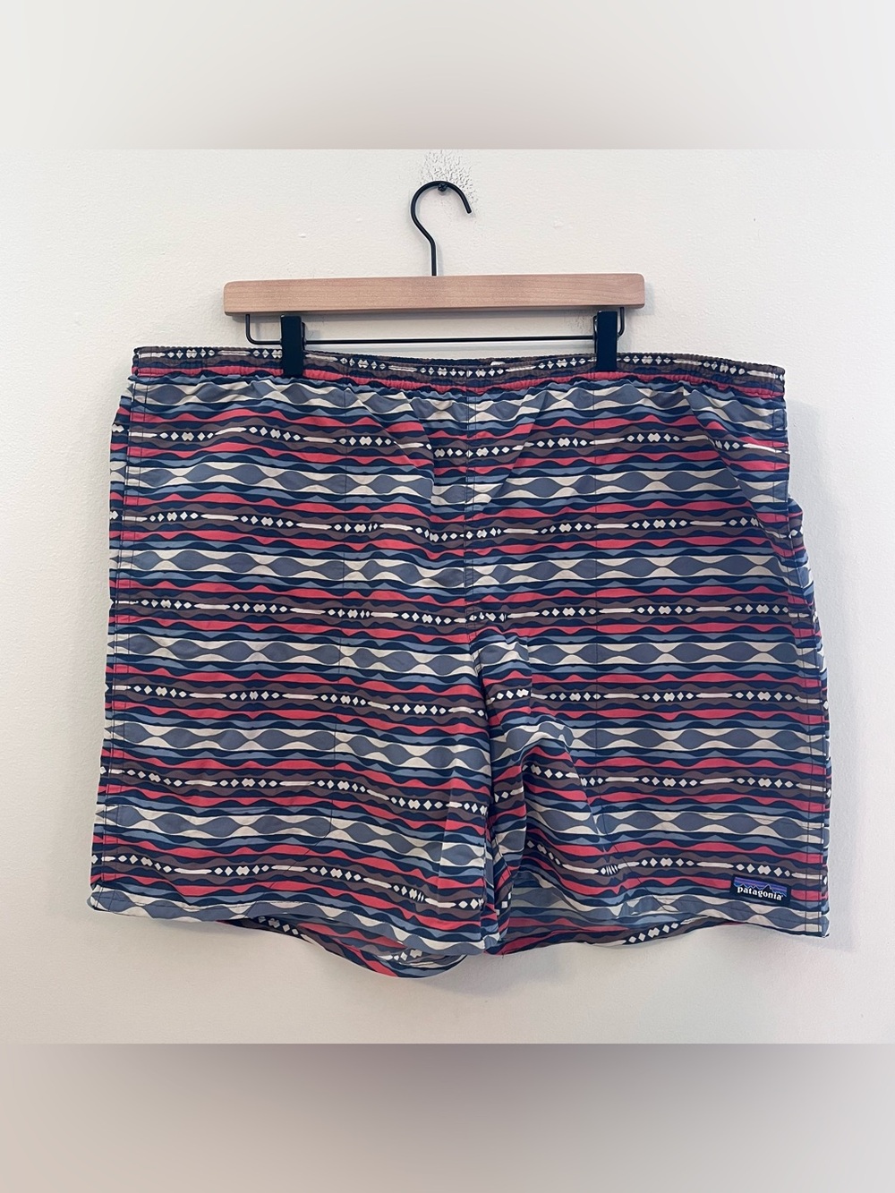 Patagonia Men’s Coast Highway
Sumac Red Baggies Shorts XXL Lined Swim Trunks